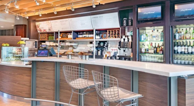 Четырёхместный номер Standard Courtyard by Marriott Silver Spring Downtown