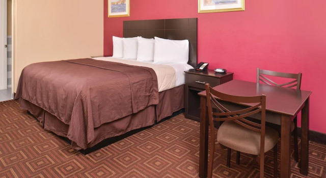 Двухместный номер Standard с балконом Americas Best Value Inn-Baytown
