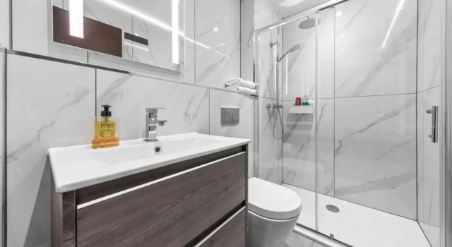 Serviced Modern Luxury Flat Near Central London