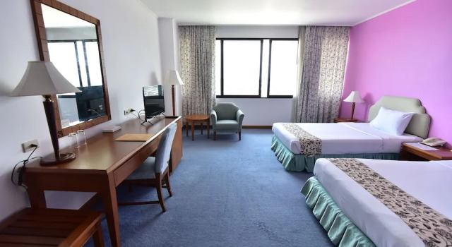 Номер Superior Thumrin Thana Hotel