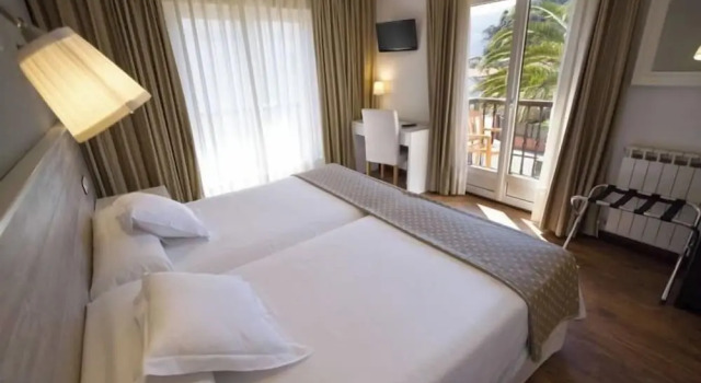Номер Superior Hotel Silken Don Pepe y Don Pepe Ría