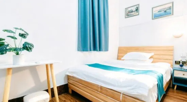 Trzyosobowy suite 2 sypialnie i balkonem Dongchi Inn