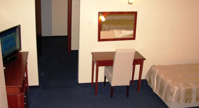 Hotel Centar, Забронировать Отель Отели Скопья 3 звезды, рядом с Saints Cyril and Methodius University of Skopje, 3*