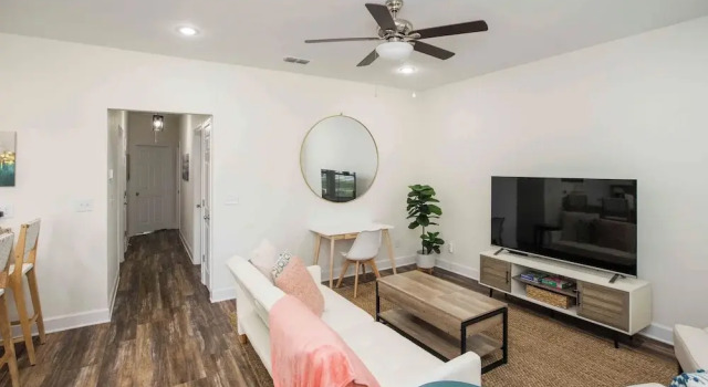 Chic Thomasville Home: Walk to Downtown!, Buchen Sie Ferienhaus Villen in Thomasville, Villa