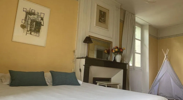 Chambres d'hôtes au bord du Cher avec vue sur le Château, Rezerwuj Hotel Noyers-sur-Cher 