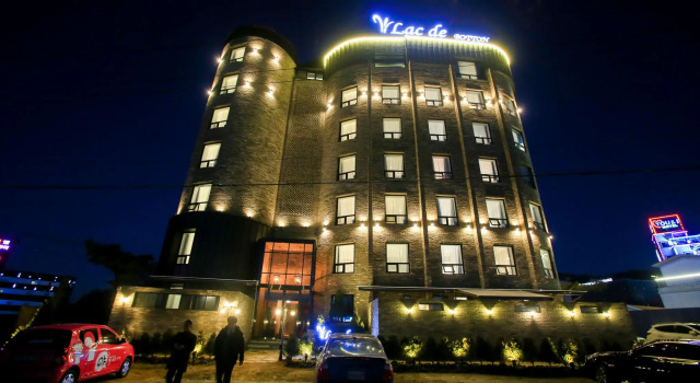 Hotel Lac de Botton, Забронировать Отель Хвасон Кёнгидо, рядом с Храм Хонпопса