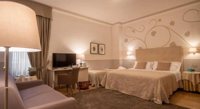 Четырёхместный номер Standard Hotel Ambasciatori