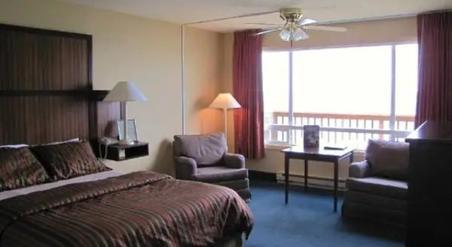 Двухместный люкс c 1 комнатой Clarion Inn Surfrider Resort