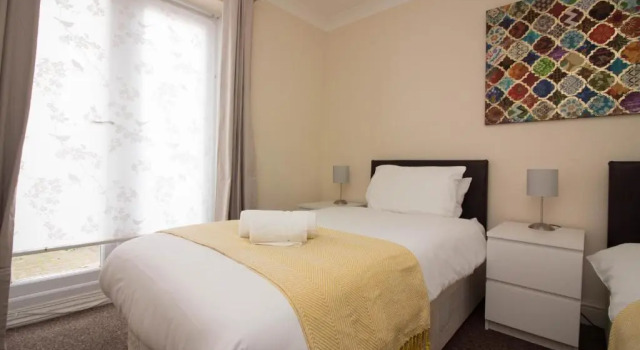 Апартаменты Stayzo Penthouse Accommodation 1- Premier Lodge