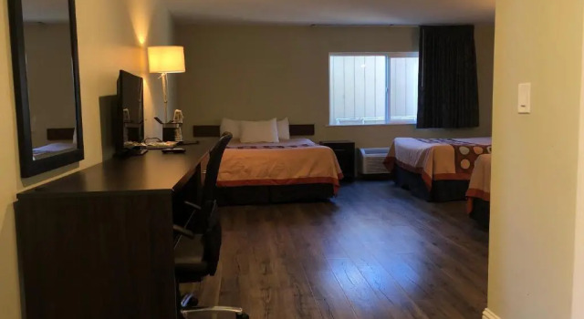 Трёхместный номер Deluxe Hotel Elevation