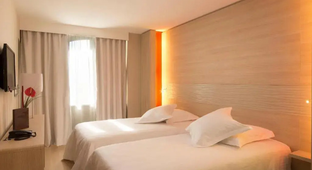 Двухместный номер Comfort Hôtel & SPA Oceania LUnivers Tours