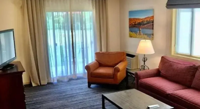 Best Western Plus Inn & Suites, Buchen Sie Hotel  