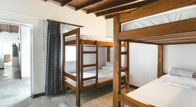 Кровать в общем номере Florentina Hostal