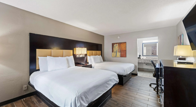 Четырёхместный номер Deluxe Americas Best Value Inn Fort Worth/Hurst