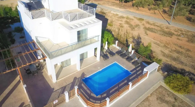 Коттедж Seaview Villa Coral Bay with pool