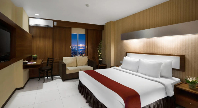 Номер Deluxe Garuda Plaza Hotel