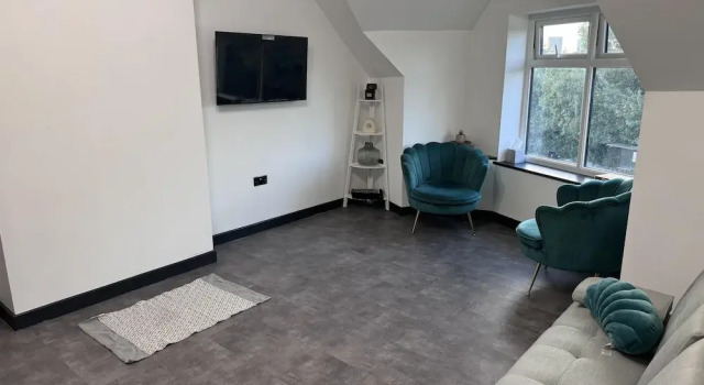 Апартаменты City Apartment Sleeps 5 With Parking