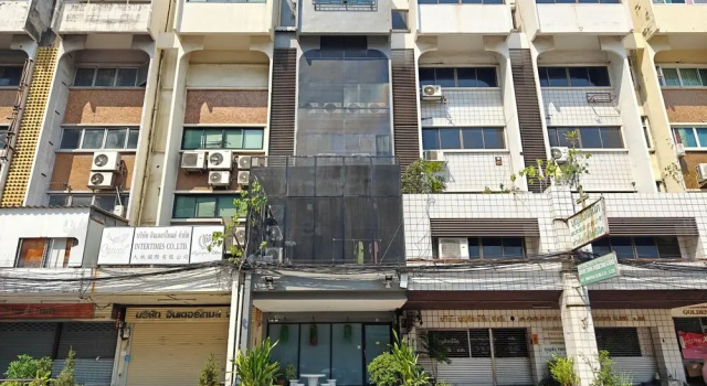 Номер Standard Bangkok Watergate Townhouse 曼谷中心水門家