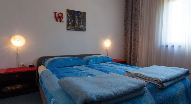 Апартаменты Spacious Apartment With Terrace, Near the Beach