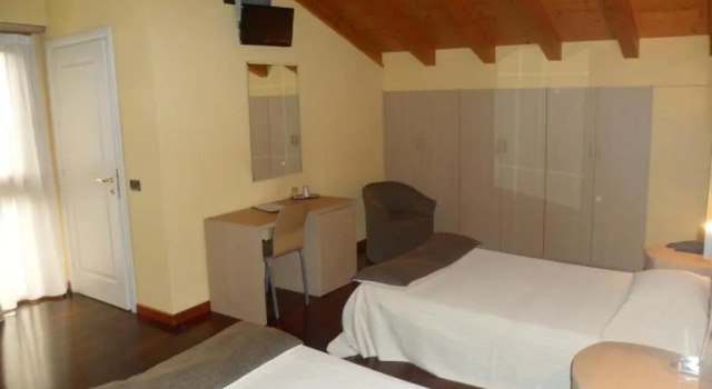 Трёхместный номер Standard Hotel Fontana Santa