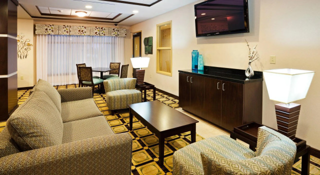 Holiday Inn Express & Suites Newport S by IHG, Book Hotel Hoteller i Newport med pool, Swimmingpool