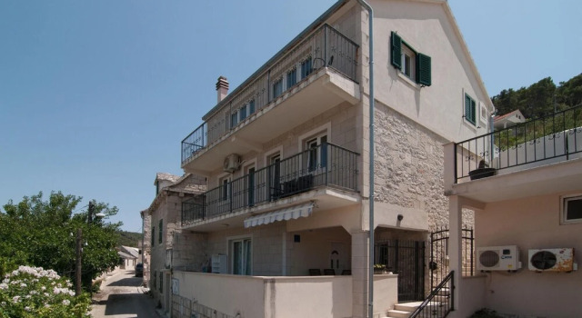 Awesome Home in Pucisca With 7 Bedrooms, Wifi and Outdoor Swimming Pool, Prenota Hotel Pučišća 