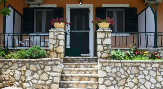Студия Rania Apartments