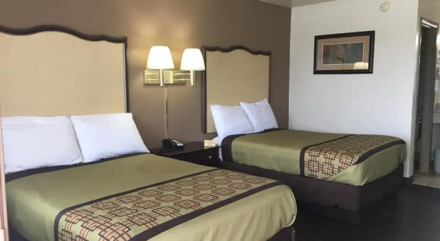 Четырёхместный номер Standard Budget Inn