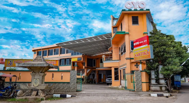 Sartika Hotel Mitra RedDoorz Pati, Réserver Hôtel Hôtels à Central Java avec parking, Parking