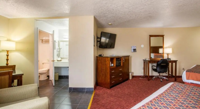 Люкс Sandia Peak Inn Old Town ABQ, a Howard Johnson by Wyndham