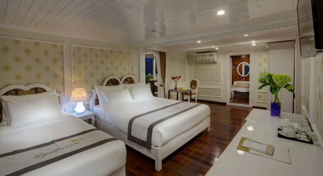 Номер Standard Signature Royal Halong Cruise