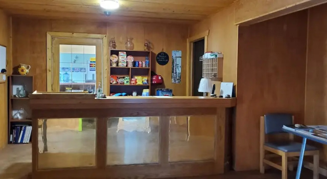 Singing Surf Inn & Pub, Buchen Sie Hotel Masset British Columbia