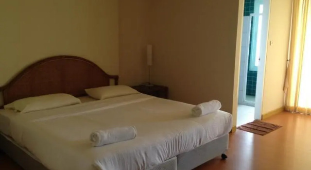 Baan Talay Samran 4 Bedrooms Villa with Beach and 3 pools, Забронировать Вилла Виллы Пхетчабури, Вилла