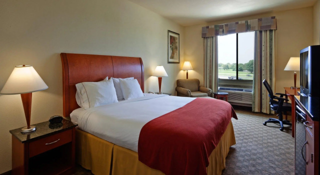 Люкс с 2 комнатами Holiday Inn Express Hotel and Suites Fairfield-North by IHG