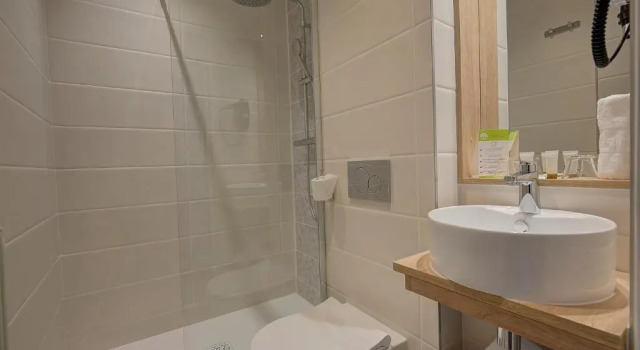 Трёхместный номер Standard Brit Hotel Europ Bergerac