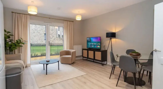Коттедж Stunning 3-bedroom Home With Free Parking