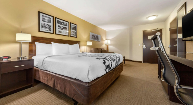 Двухместный люкс Sleep Inn & Suites Grand Forks Near Alerus Center