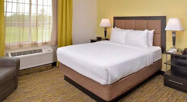 Люкс Standard Candlewood Suites Beaumont by IHG