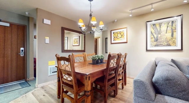 Inviting Mountain Retreat Steps From Ski Lifts!, Varaa Huoneisto Mammoth Lakes Mammoth