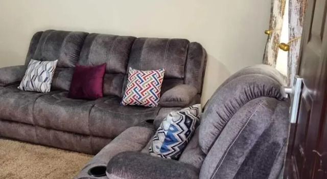Семейный коттедж Lux Suites 2 Bedroom Donholm Bungalow