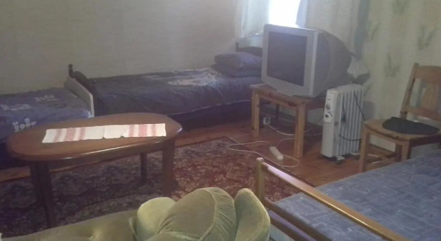 Кровать в общем номере Koidu Homestay