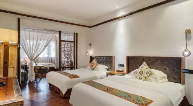 Трёхместный номер Deluxe с балконом и с видом на улицу Bliss Qintai Tibetan Boutique Hotel