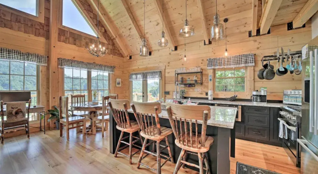 Коттедж с 3 комнатами Luxe Log Cabin w/ Modern Finishes & Mtn Views