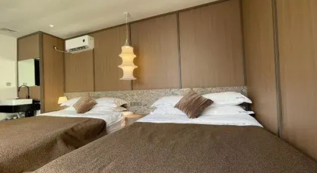 Люкс Luxury 1mo Hotel (Beihai Yintan Branch)