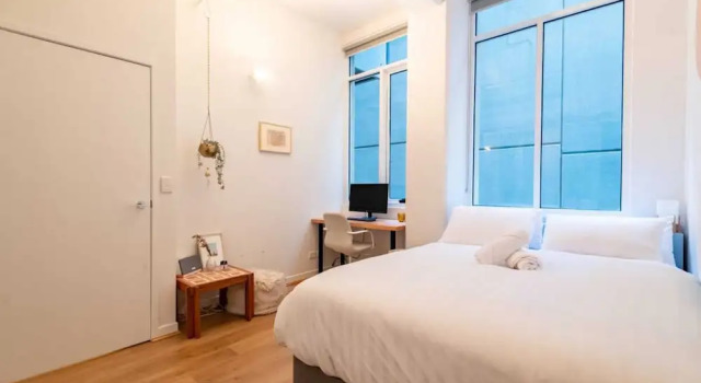 Beautiful 1 Bedroom Apartment Next to Southern Cross Station