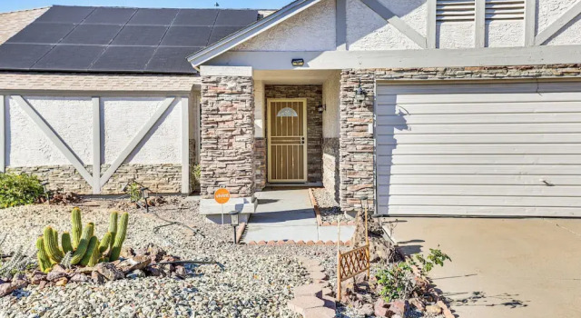 Коттедж Private Pool & Fenced Yard: Sunny Glendale Getaway