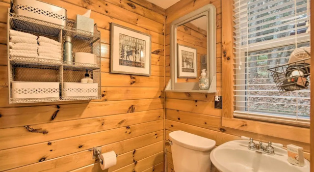 Коттедж Pet-friendly Adirondack Cabin w/ On-site Lake