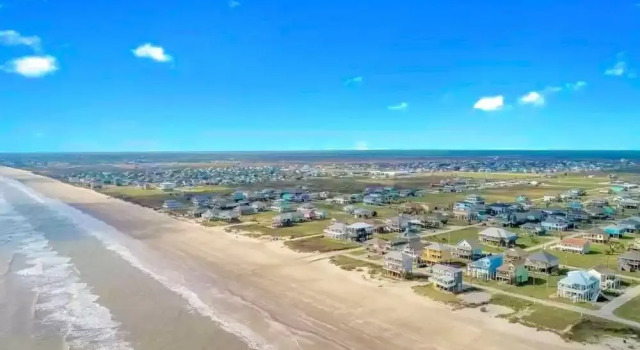 Коттедж с 3 комнатами The Beach House 3 Bedroom Home by RedAwning