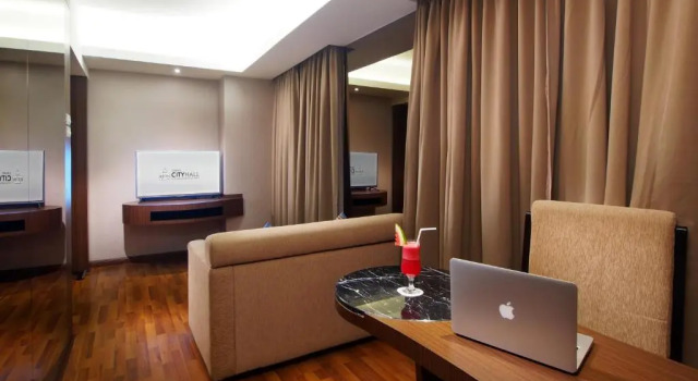 Полулюкс Grand City Hall Hotel & Serviced Residences