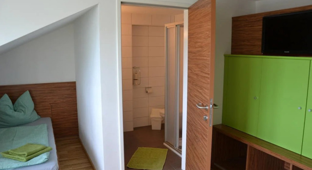 Karlingerhaus Hotel Hostel Home, Book Hostel  